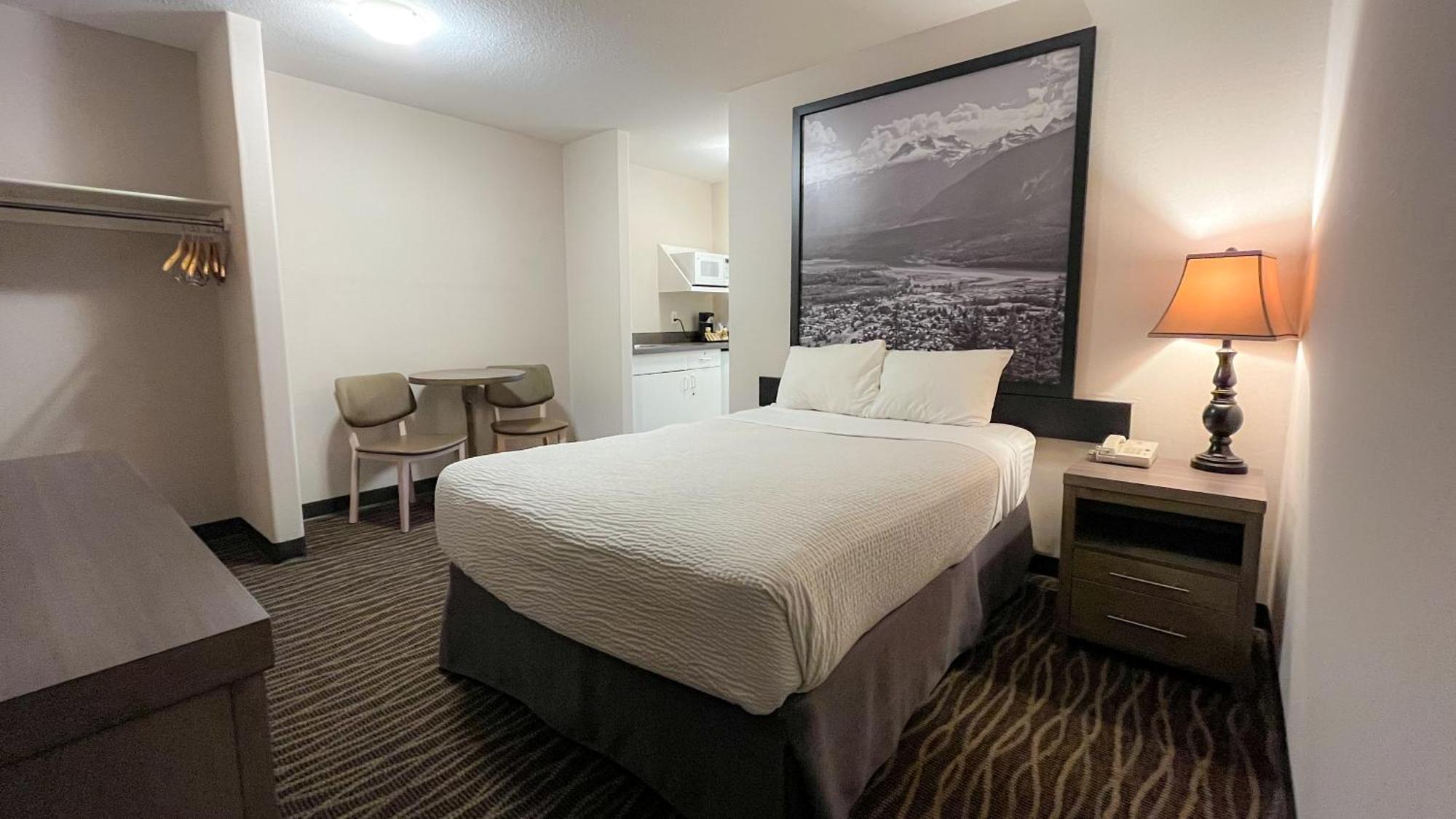 Мотель Super 8 By Wyndham Revelstoke Bc Экстерьер фото