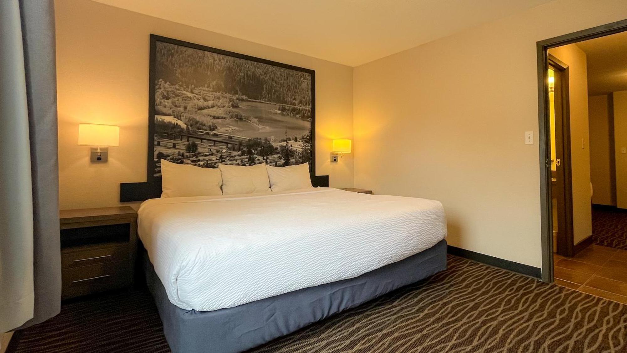 Мотель Super 8 By Wyndham Revelstoke Bc Экстерьер фото